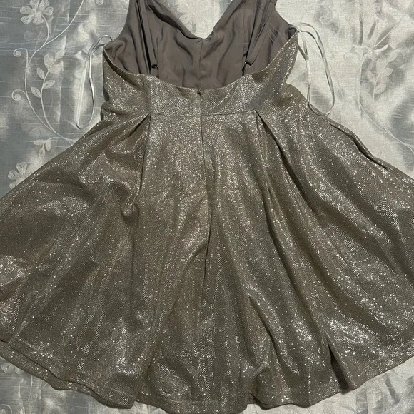 LuLu’s Glitter Metallic Sparkle Skater Dress - Picture 7 of 9